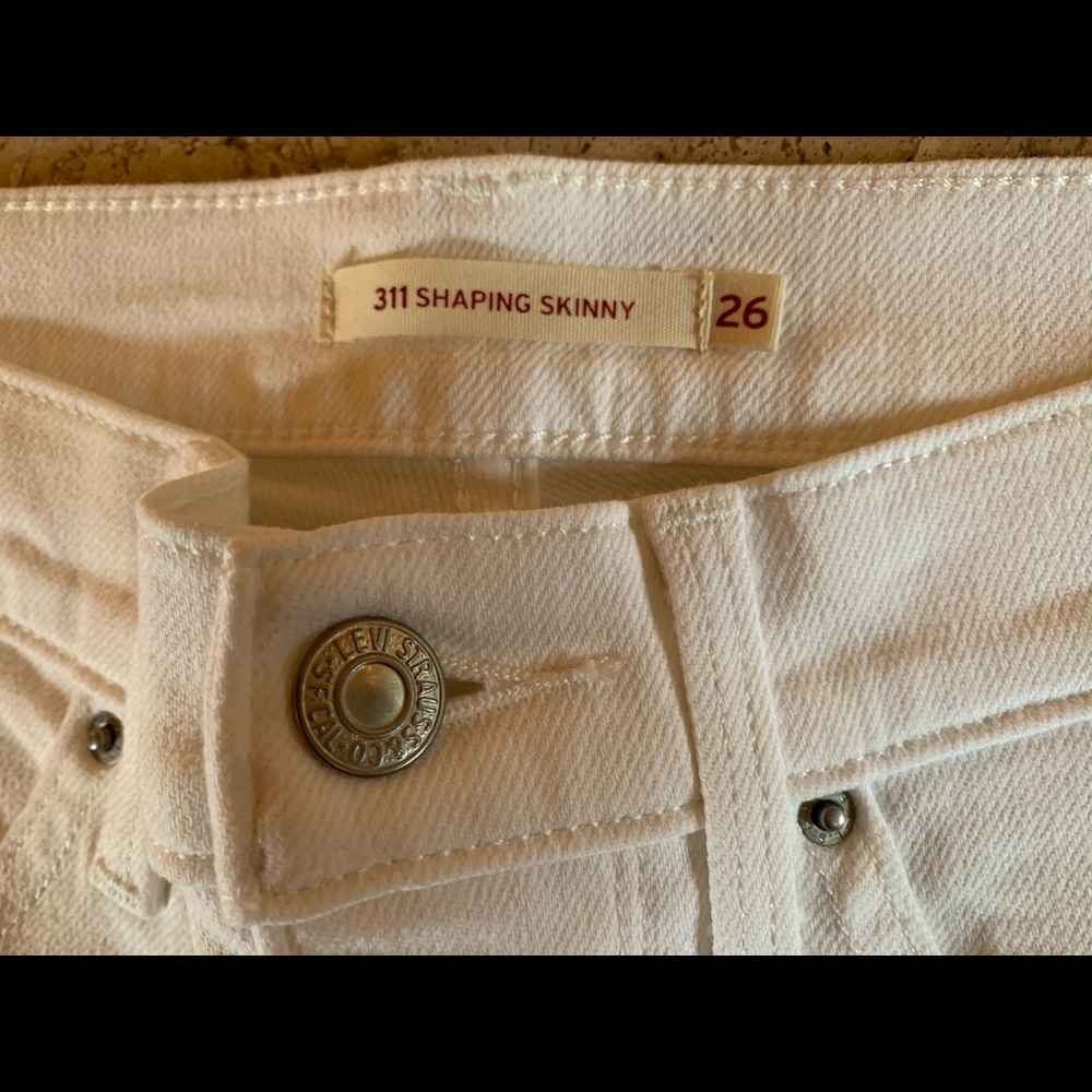 Levi's Women's Skinny Jeans in Cream - Picture 7 of 10
